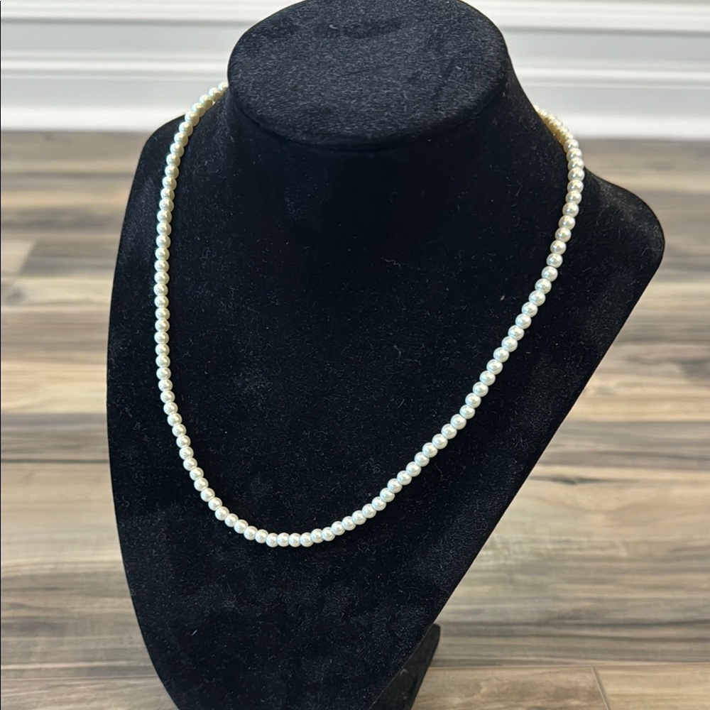 NWT Francesca’s Elegant Adjustable White Pearl Necklace